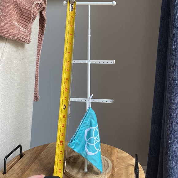 Kendra Scott Gold Drop Necklace - Picture 4 of 4